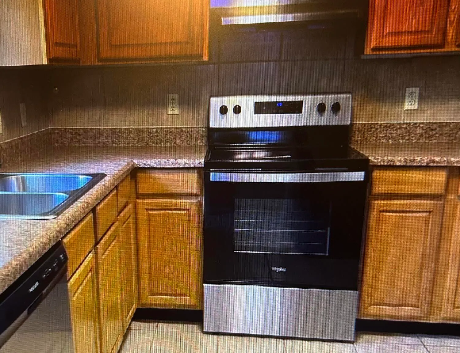 3 bed, 1.0 bath, 1177 sqft, $1,500 — Photo 2
