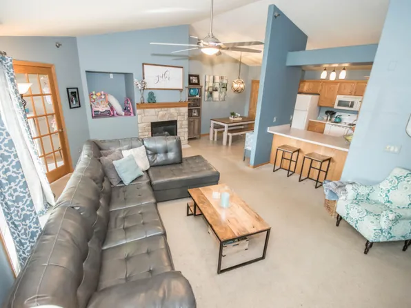 1030 River Place Blvd, Waukesha, WI 53189
