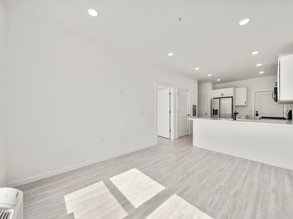53 E Main St, Bergenfield, NJ