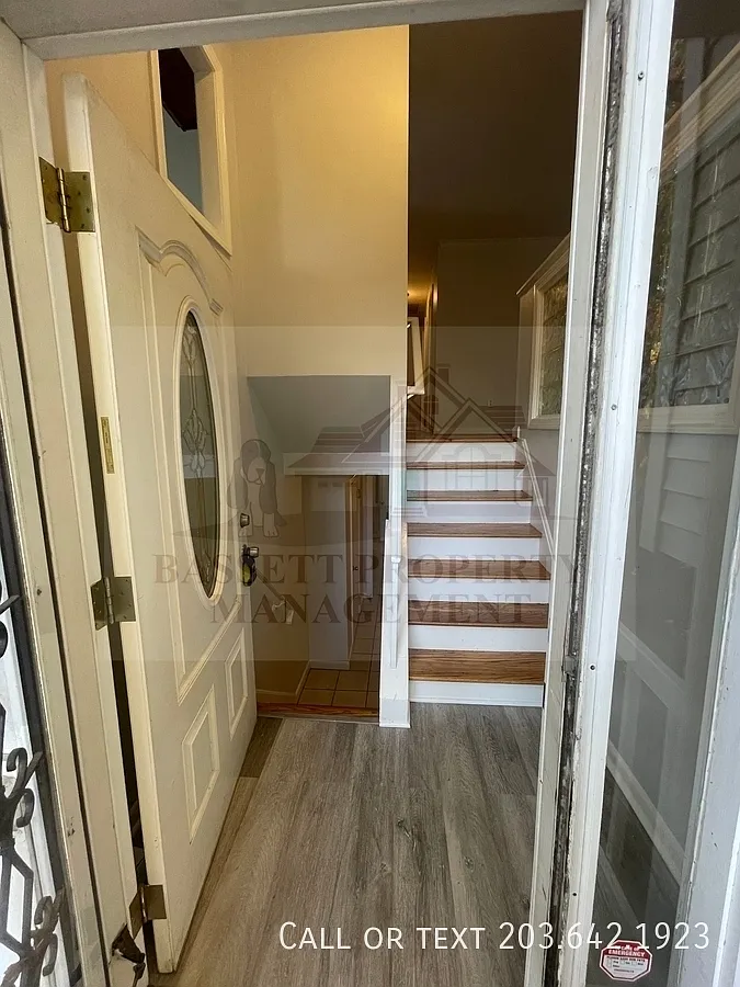 Bright & Spacious North Haven Rental Close to Everything — Photo 2