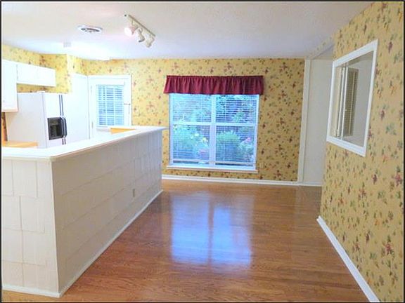 4th image of 11819 Southlake Dr