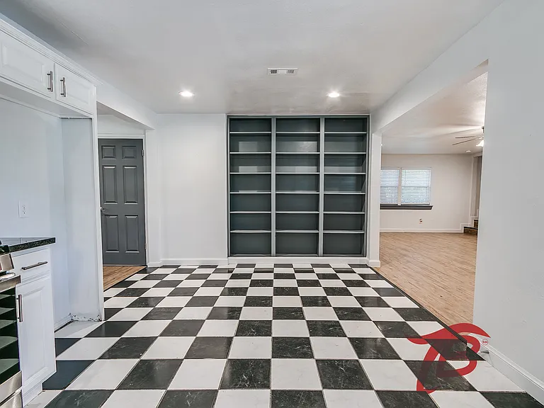 2214 N Florida Ave — Photo 19
