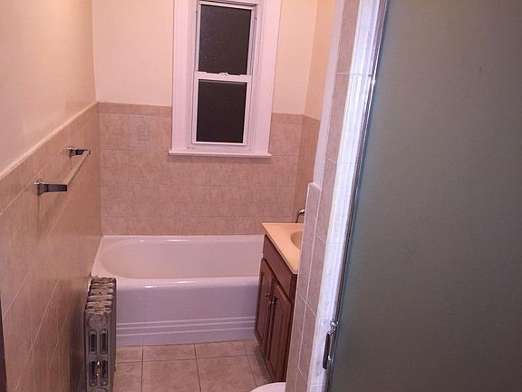 4th image of 7107 72nd St