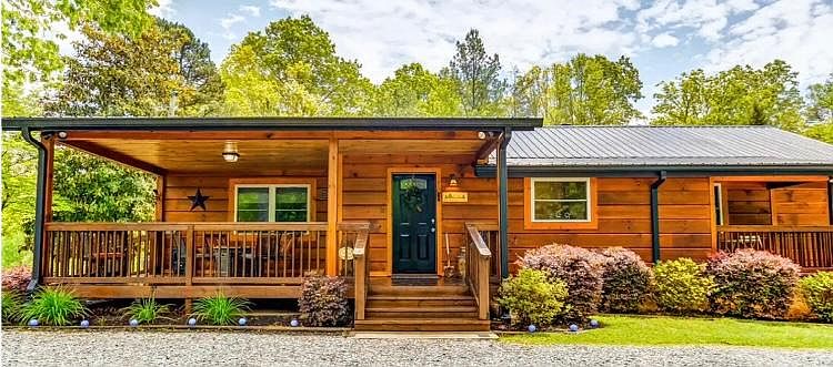 Welcome to My Deer Cabin we hope you enjoy your stay.