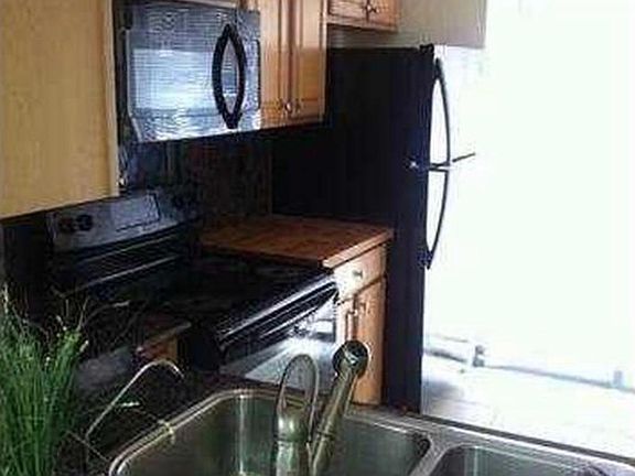 4th image of 10289 NW 33rd St #10289