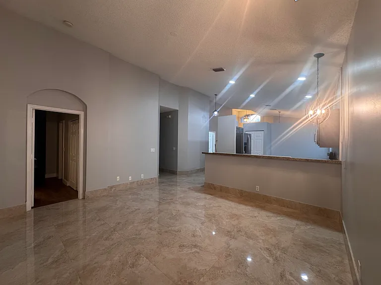4044 NW 62nd Ct — Photo 5