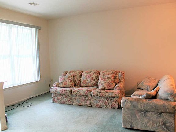 3rd image of 2 Greenwillows Dr