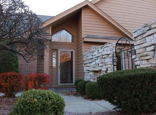 910 Cornwallis Ln, Munster, IN 46321