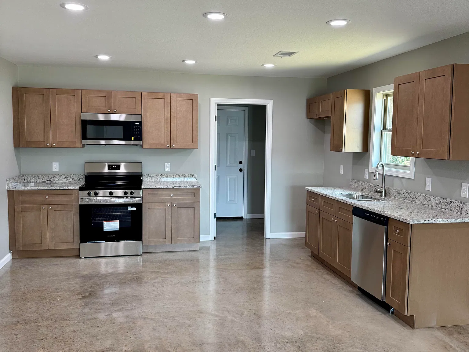 3 bed, 1350 sqft, $1,450 — Photo 3