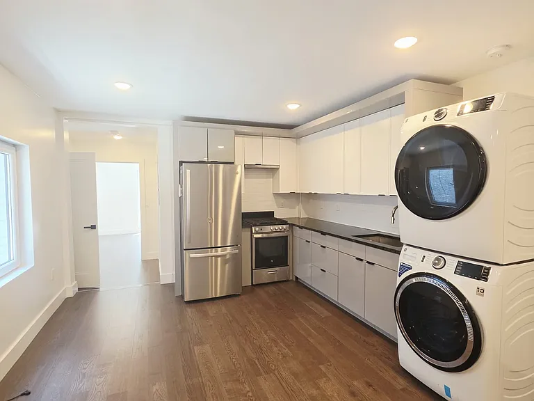 195 Bay St #1A — Photo 1