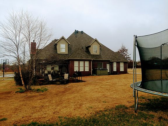 3rd image of 3712 N Hayfield Cir