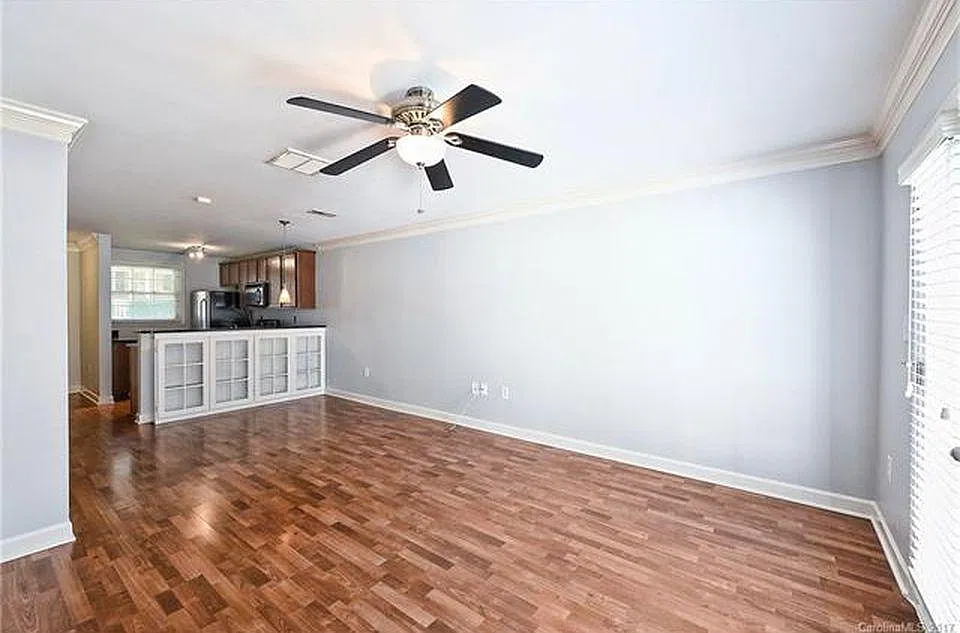 2 bed, 1.5 bath, 900 sqft, $1,595 — Photo 4
