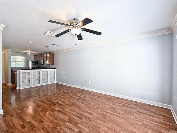 4th image of 1318 Green Oaks Ln APT J
