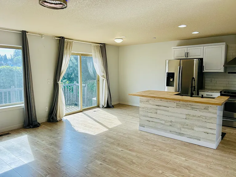 845 NE 109th Ct — Photo 6