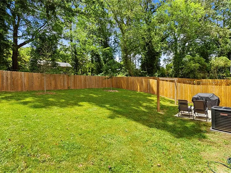 624 Robert St NW — Photo 28