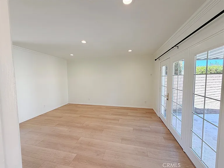 1620 Greenport Ave — Photo 5