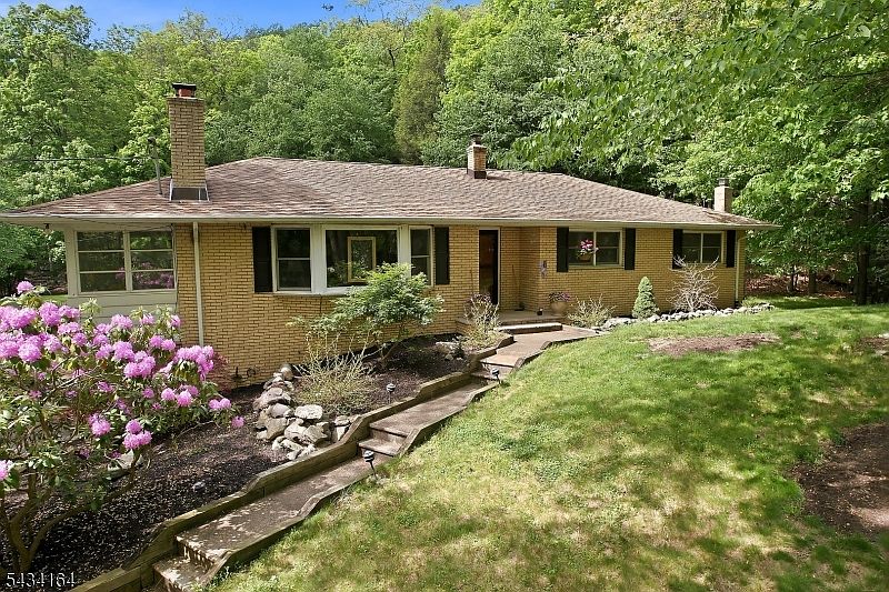 1st image of 794 Westbrook Rd