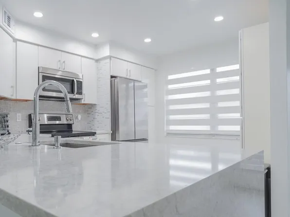 3201 Portofino Point APT F1, Pompano Beach, FL 33066