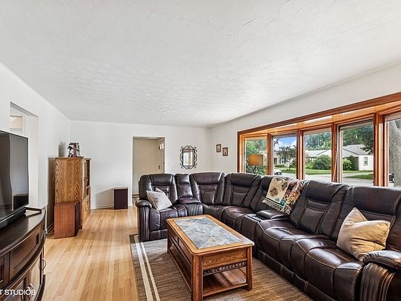4th image of 1052 Alfini Dr