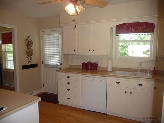 5th image of 2410 James Dr