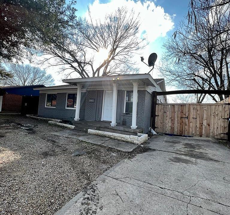 1st image of 2009 S 1st St