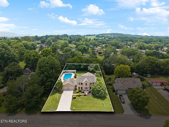 3rd image of 931 Sugarwood Dr