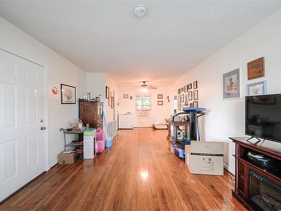 4th image of 1510 Du Barry Ln