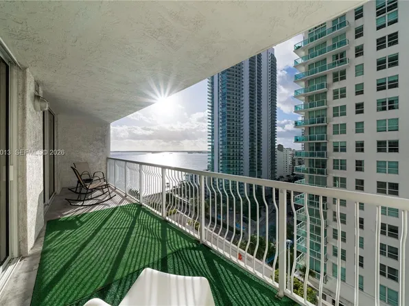 1200 Brickell Bay Dr APT 1705, Miami, FL 33131