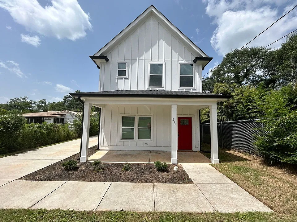244 Evans St