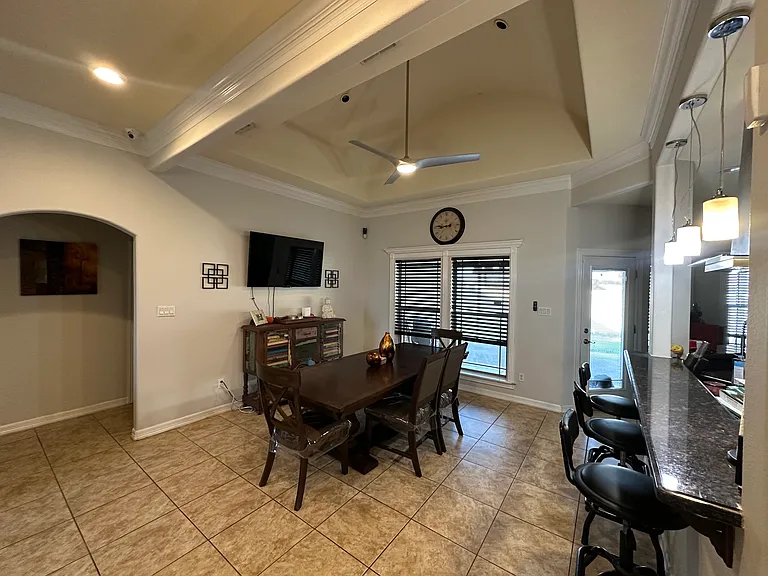 2400 Denton Creek Ave — Photo 5