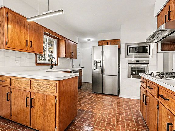 2nd image of 16914 Parkside Ave