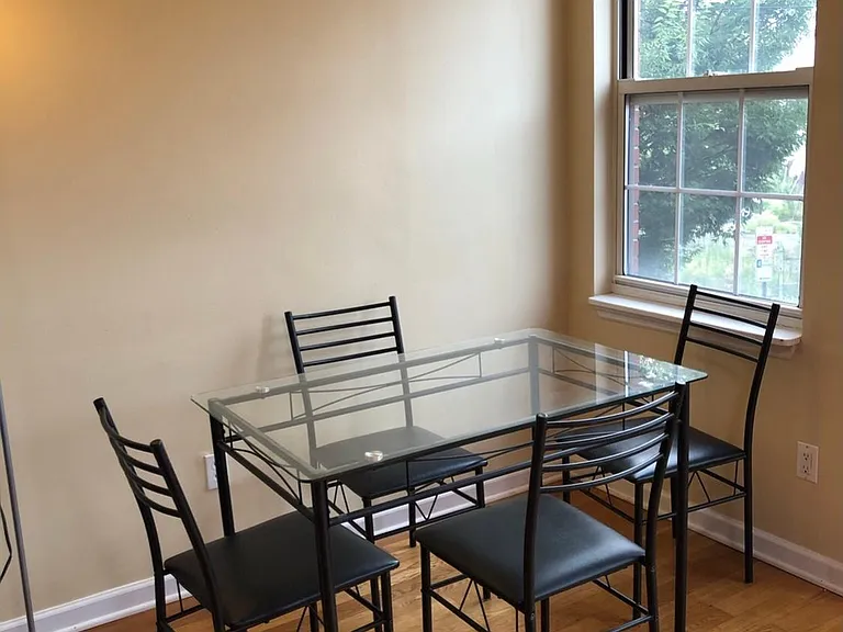 1104 Buttonwood St #B — Photo 4