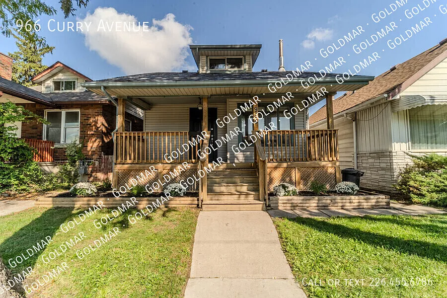3 bedroom 1.5 bathroom house available immediately — Photo 1