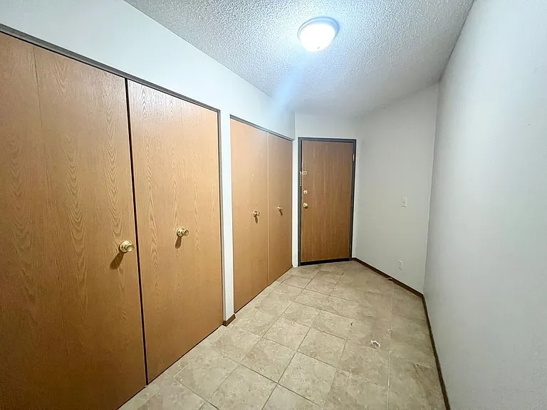 Oakridge Apartments — Photo 15
