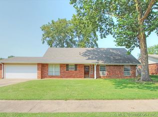 2408 Chapel Hill Ct, Bartlesville, OK 74006