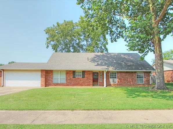 2408 Chapel Hill Ct, Bartlesville, OK 74006