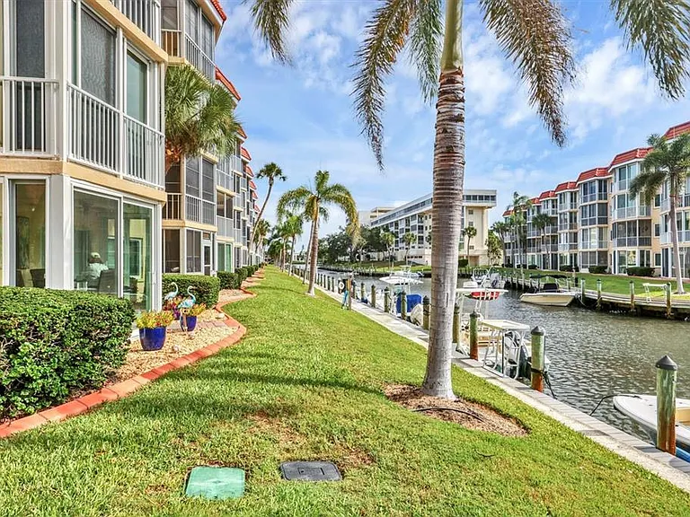 1250 N Portofino Dr #303 — Photo 23