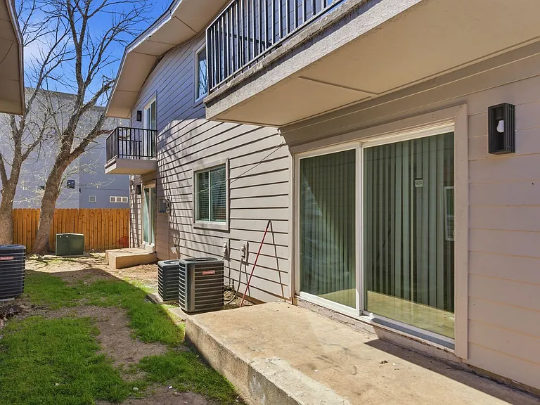 2705 Windswept Cv — Photo 36