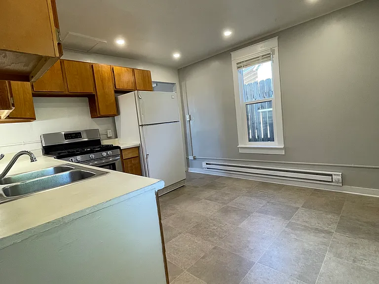 10 W Mill St — Photo 3