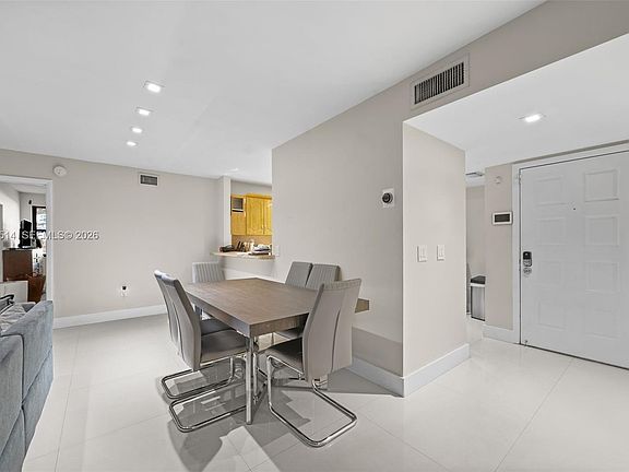 4th image of 20310 NE 3rd Ct APT 2