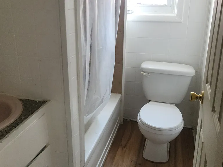 1031 Webster St #2 — Photo 8
