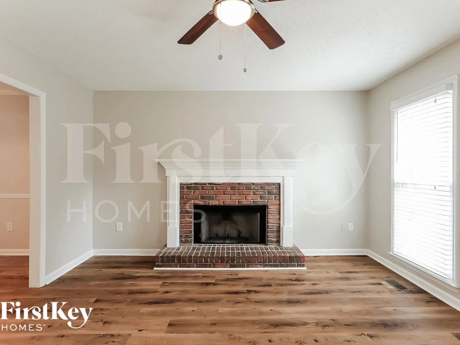 3 bed, 2.0 bath, 1560 sqft, $2,015 — Photo 3