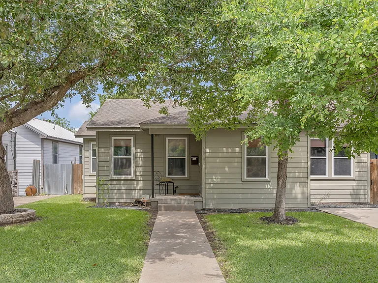 5408 Avenue F — Photo 1