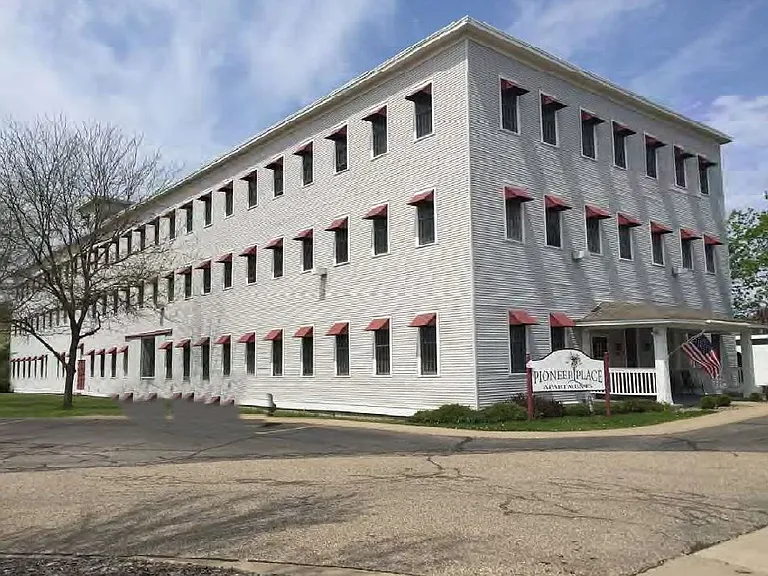 Pioneer Point Apartments — Photo 1