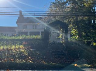 105 N Ferry Rd, Shelter Island, NY 11964