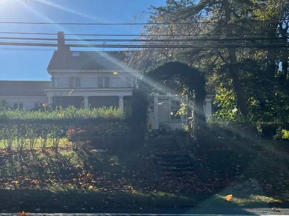 105 N Ferry Rd, Shelter Island, NY 11964