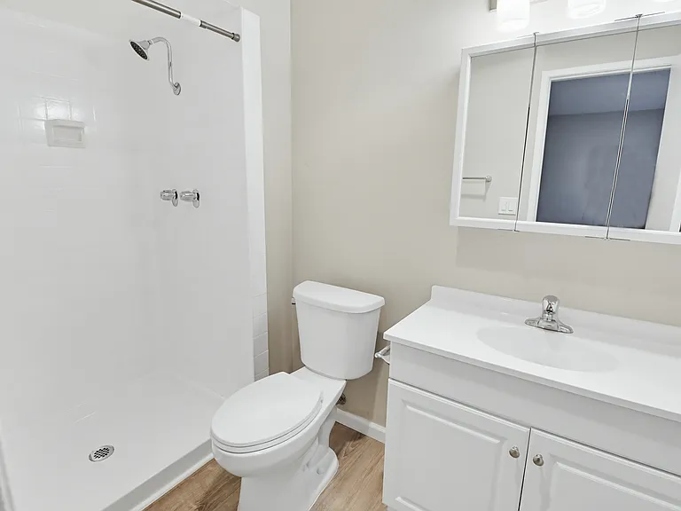Camelot Apartments — Photo 20