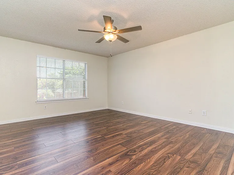 1810 Cedar Ridge Dr — Photo 17