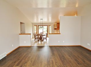 415 E Glenbrook Dr, Pulaski, WI 54162