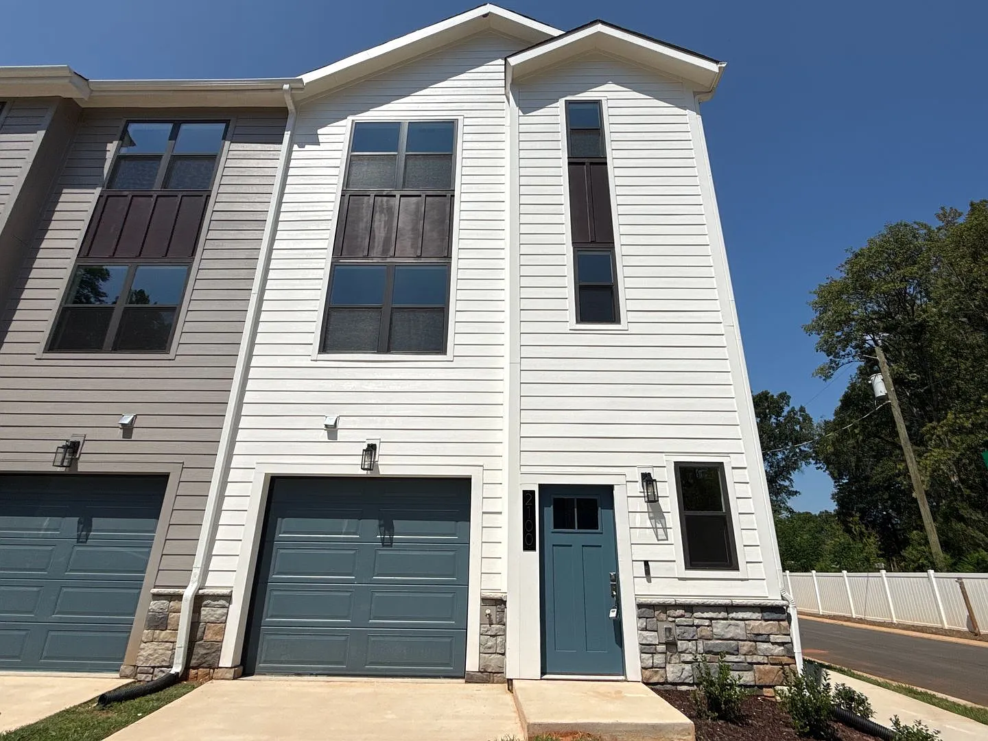 Brand New End Unit Townhome — Photo 3